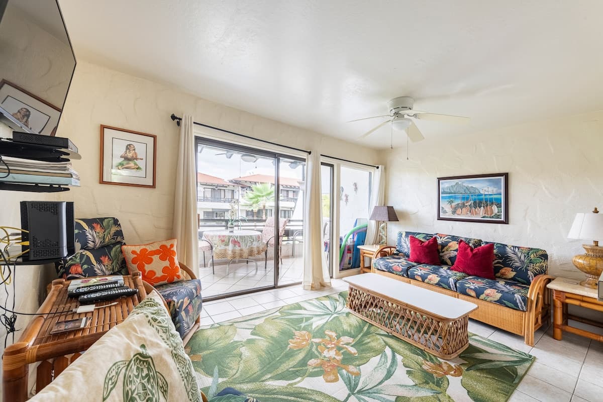 Condo in Kailua-Kona · ★4.98 · 1 bedroom · 2 beds · 1 private bath - Photo 1