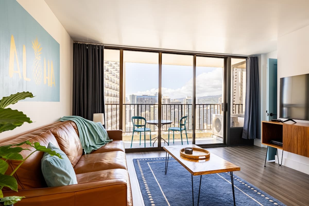 Condo in Honolulu · ★4.94 · 1 bedroom · 2 beds · 1 private bath - Photo 1