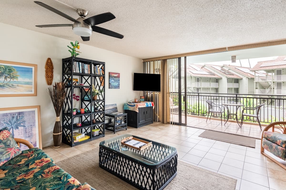 Condo in Kailua-Kona · ★4.83 · 1 bedroom · 3 beds · 2 shared baths - Photo 4