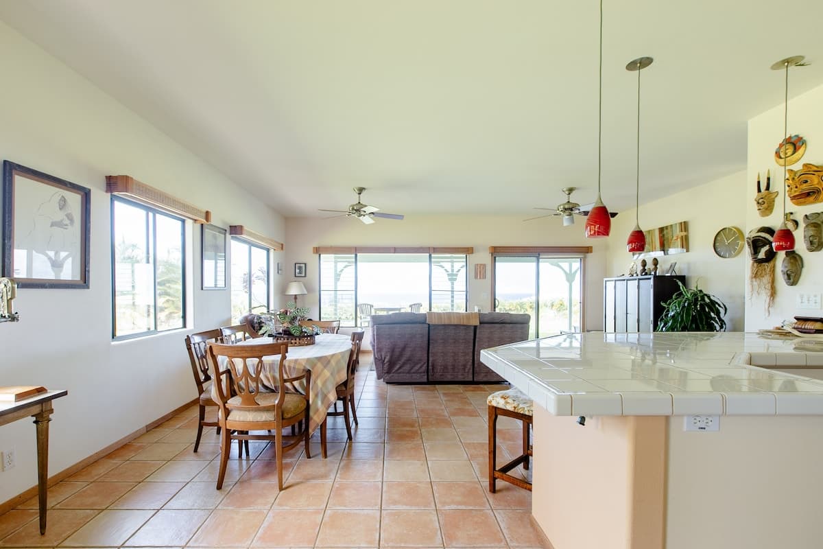 Home in Pepeekeo · ★4.94 · 2 bedrooms · 2 beds · 2 baths - Photo 4