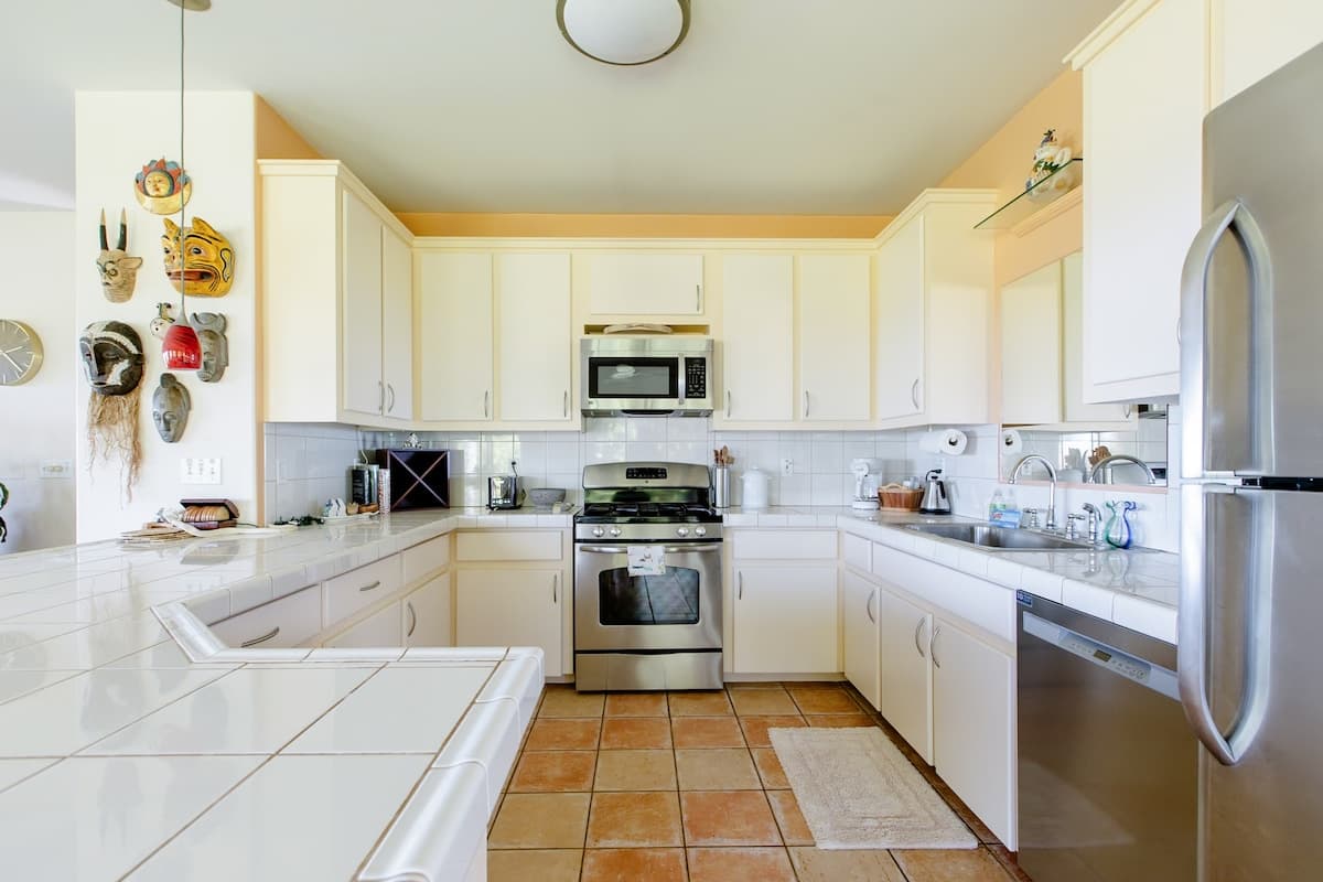 Home in Pepeekeo · ★4.94 · 2 bedrooms · 2 beds · 2 baths - Photo 3