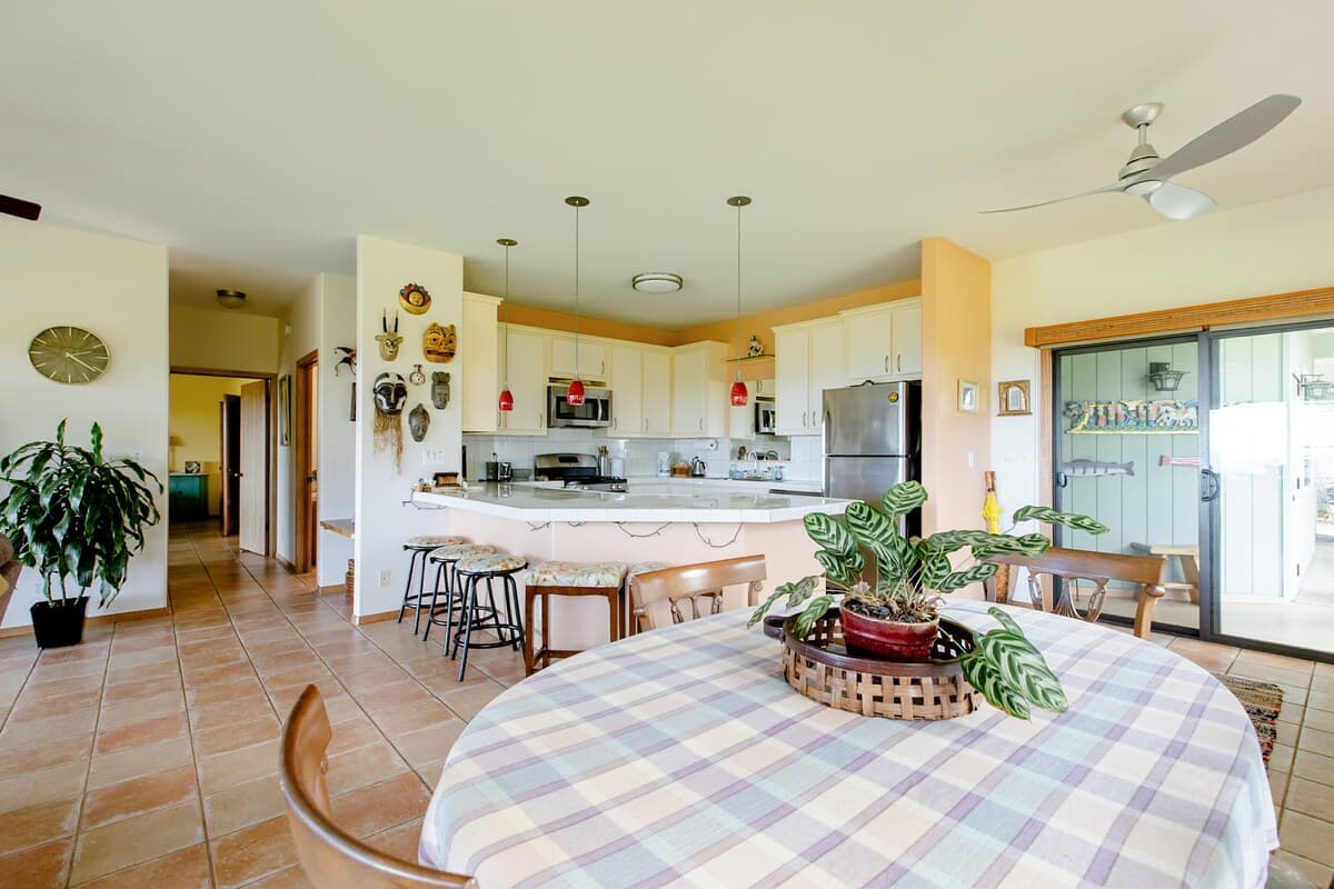 Home in Pepeekeo · ★4.94 · 2 bedrooms · 2 beds · 2 baths - Photo 5