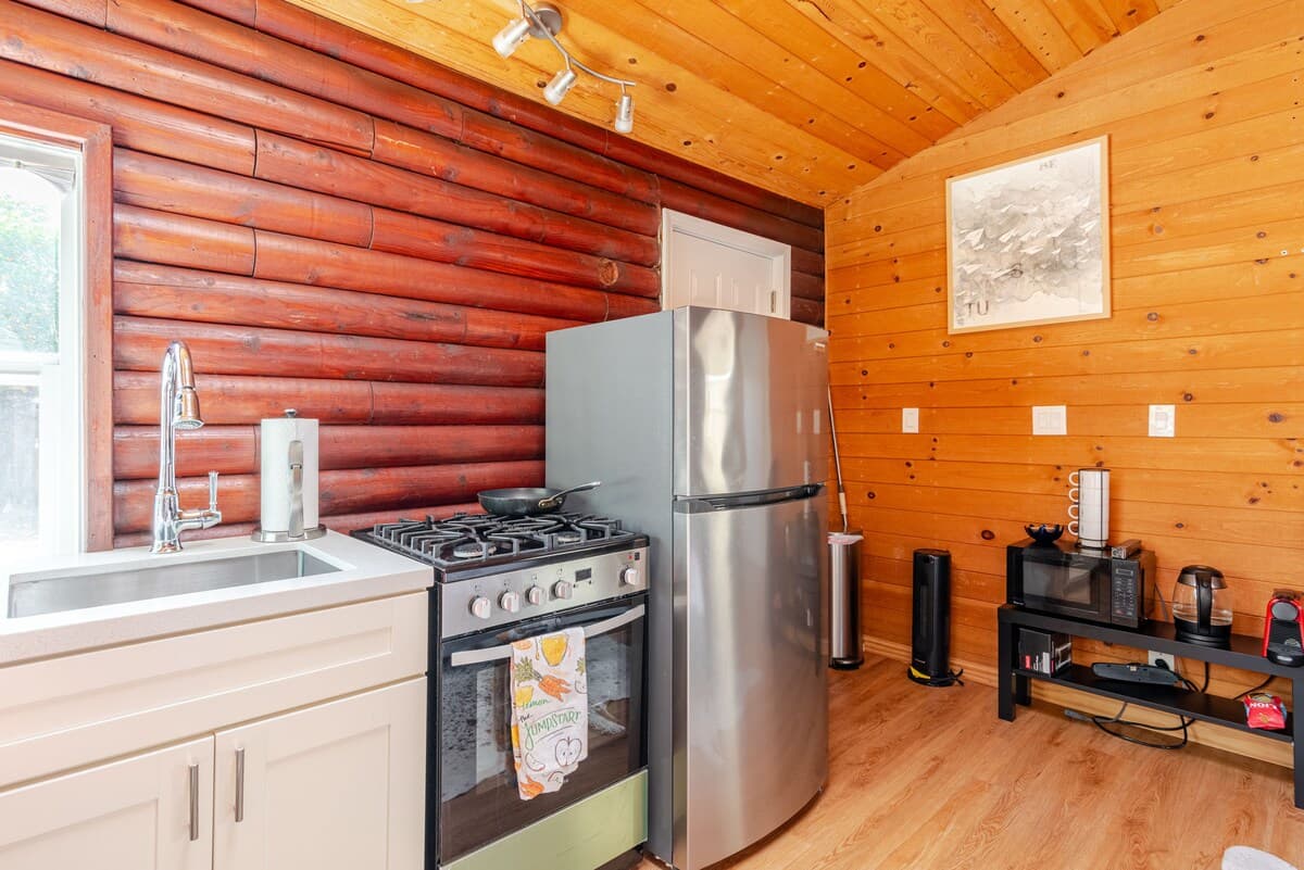 CasaZen Private Redwood Guesthouse with Garden - Photo 5