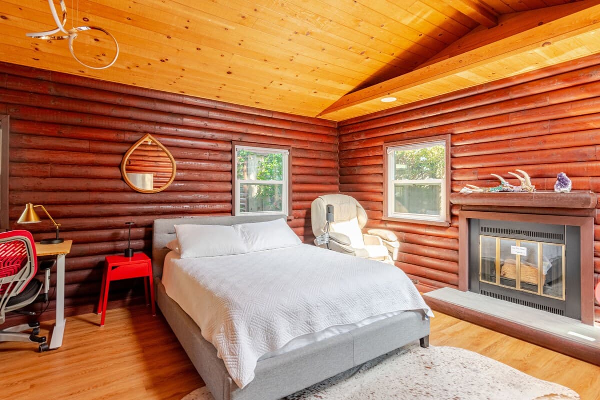 CasaZen Private Redwood Guesthouse with Garden - Photo 1