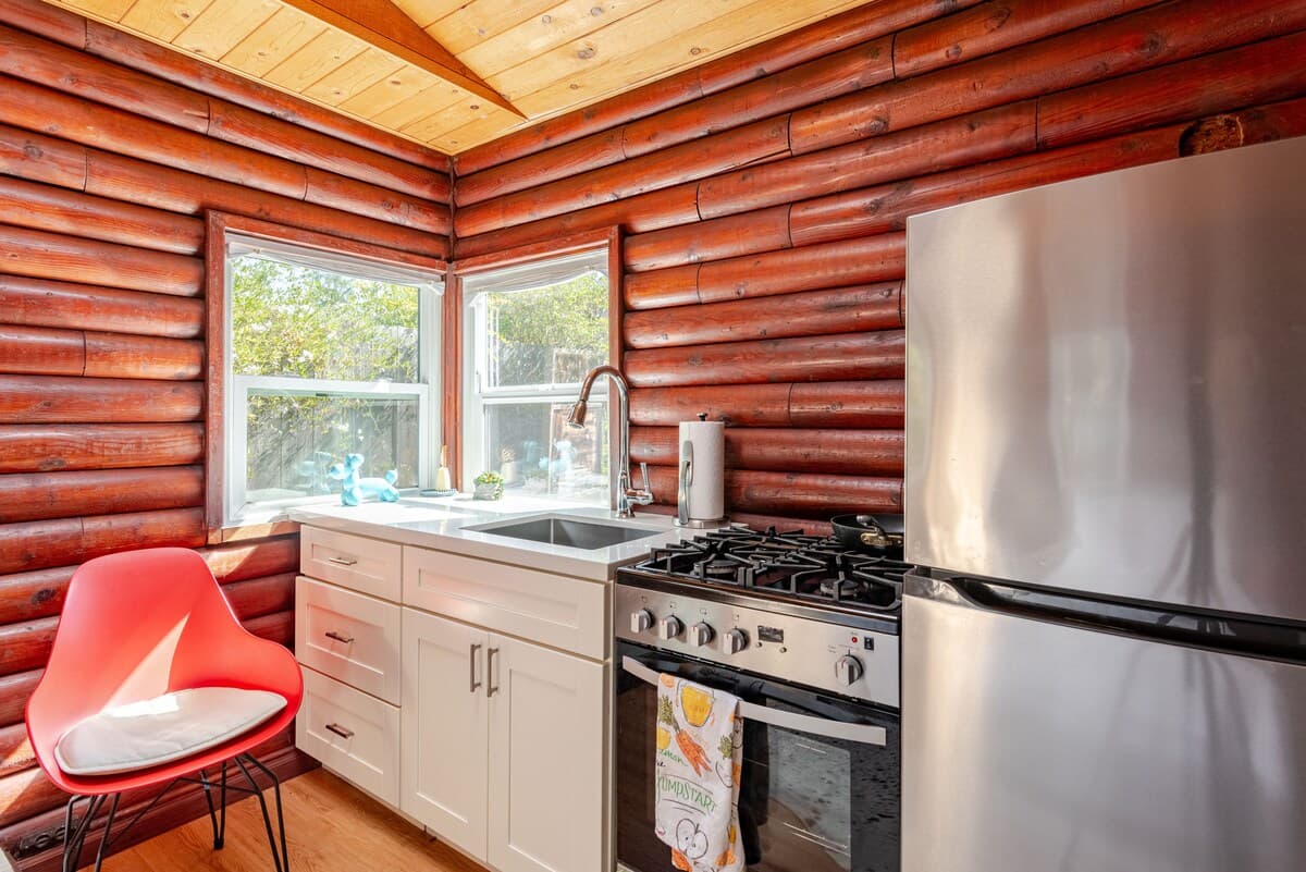 CasaZen Private Redwood Guesthouse with Garden - Photo 4