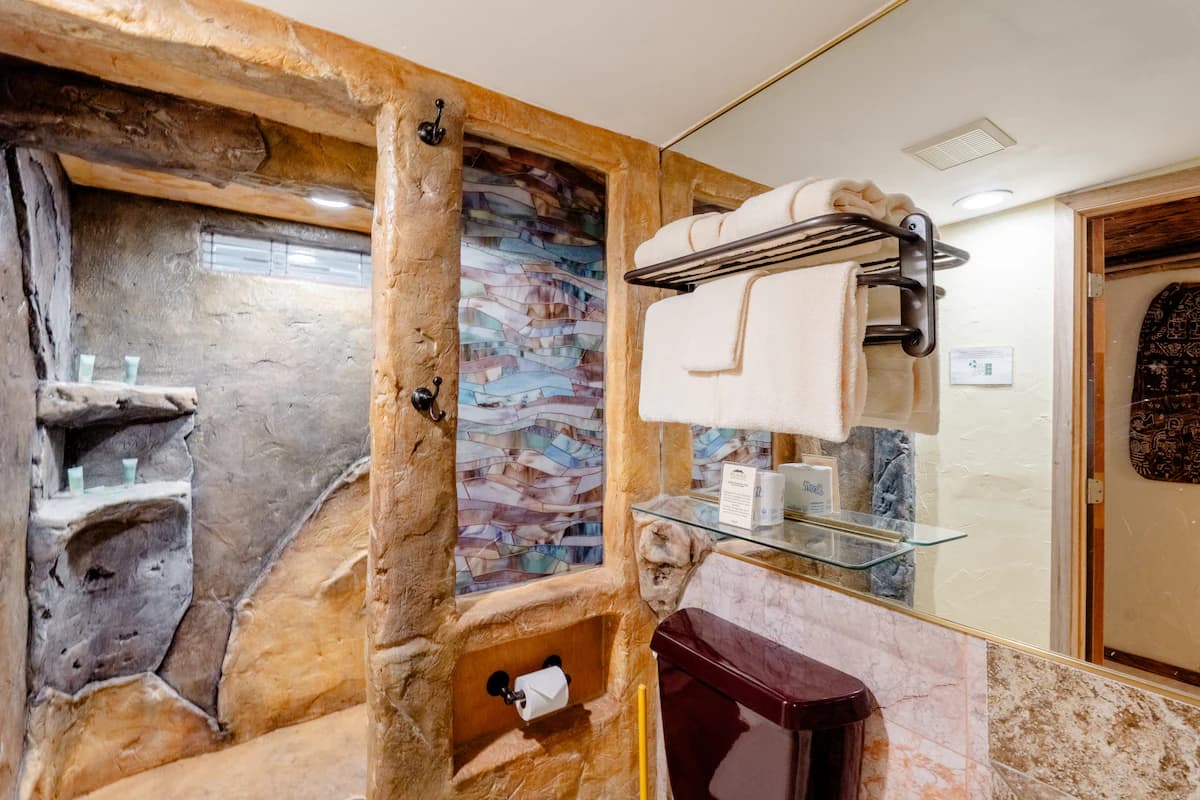 Nature lodge in Volcano · ★4.86 · 1 bedroom · 1 bed · 1 private bath - Image 10