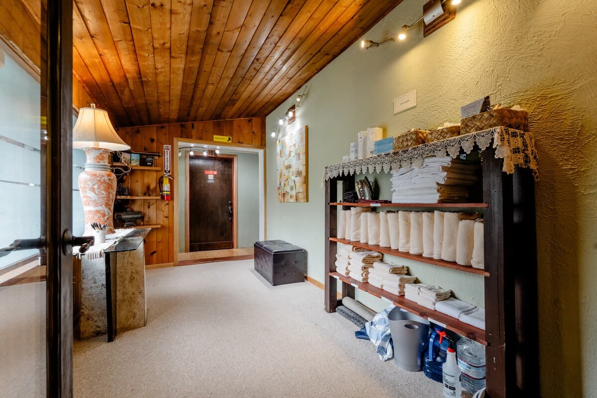 Nature lodge in Volcano · ★4.86 · 1 bedroom · 1 bed · 1 private bath - Image 12