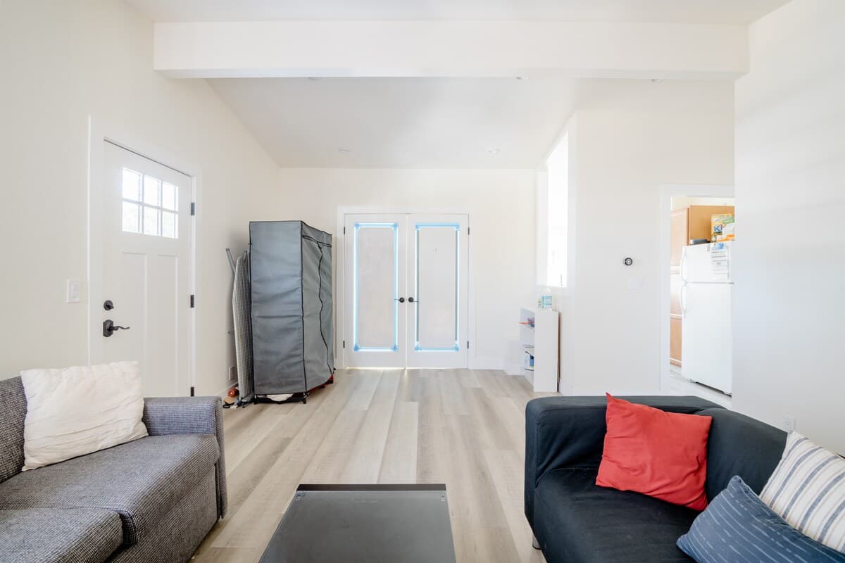 Private Entrance & Bath, Steps to Caltrain - Photo 2