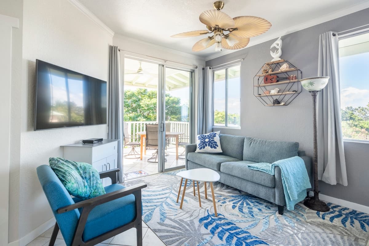 Condo in Kailua-Kona · ★4.88 · 2 bedrooms · 2 beds · 2 private baths - Photo 5