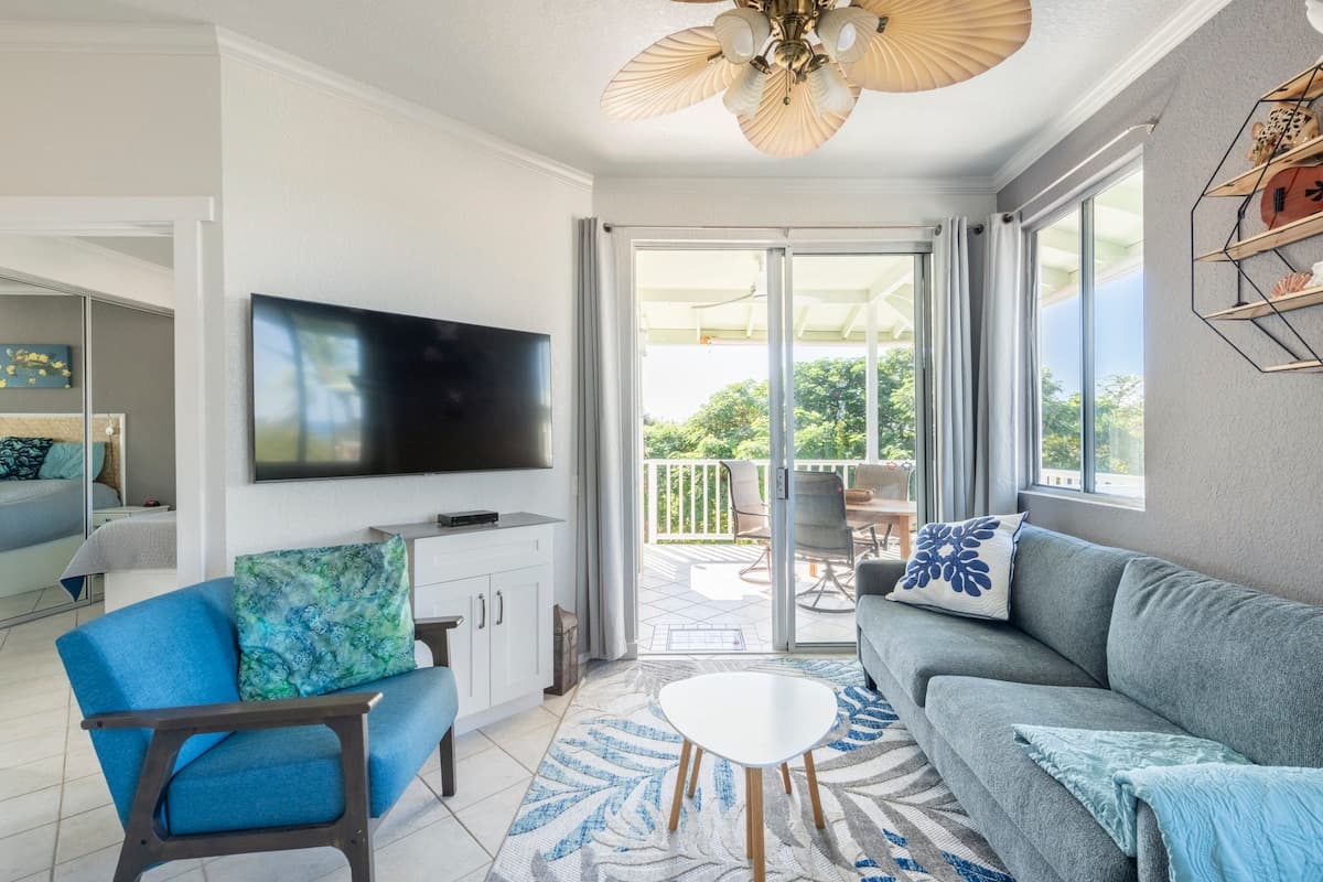 Condo in Kailua-Kona · ★4.88 · 2 bedrooms · 2 beds · 2 private baths - Photo 2