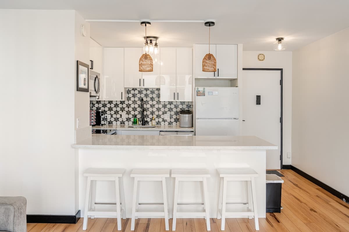 Condo in Honolulu · ★4.93 · 1 bedroom · 2 beds · 1 shared bath - Photo 2