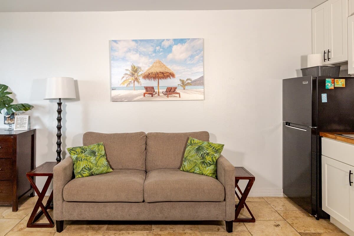 Condo in Kailua-Kona · ★4.87 · Studio · 2 beds · 1 private bath - Photo 2