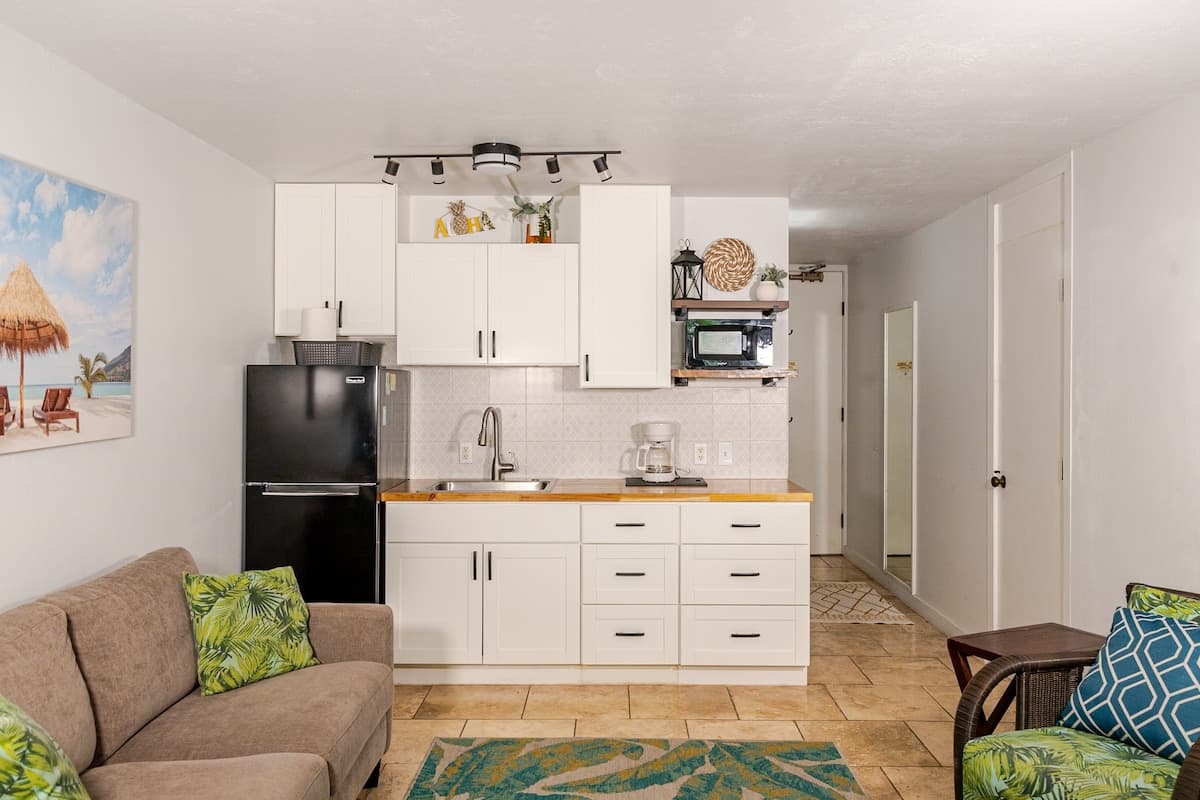 Condo in Kailua-Kona · ★4.87 · Studio · 2 beds · 1 private bath - Photo 3