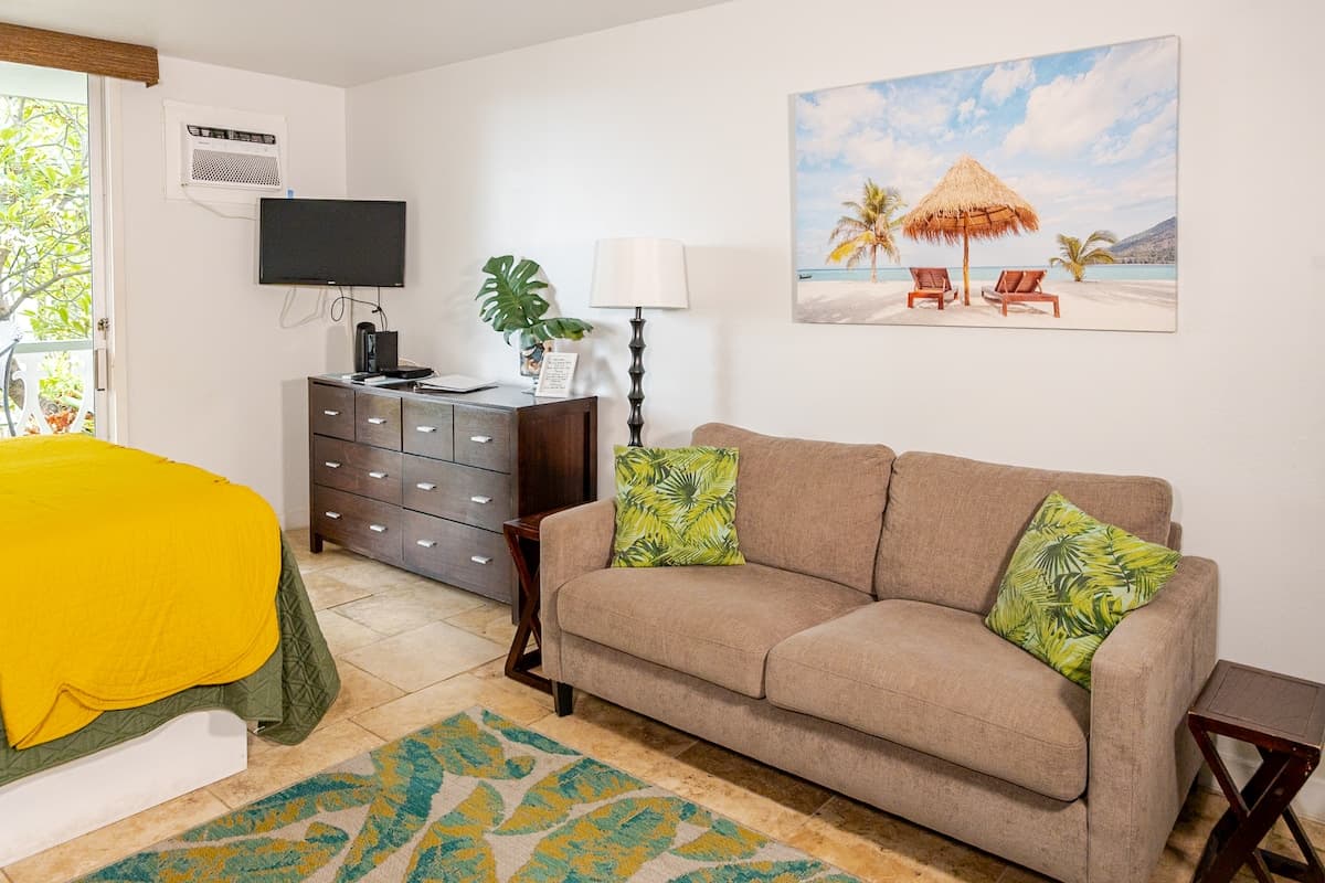 Condo in Kailua-Kona · ★4.87 · Studio · 2 beds · 1 private bath - Photo 1