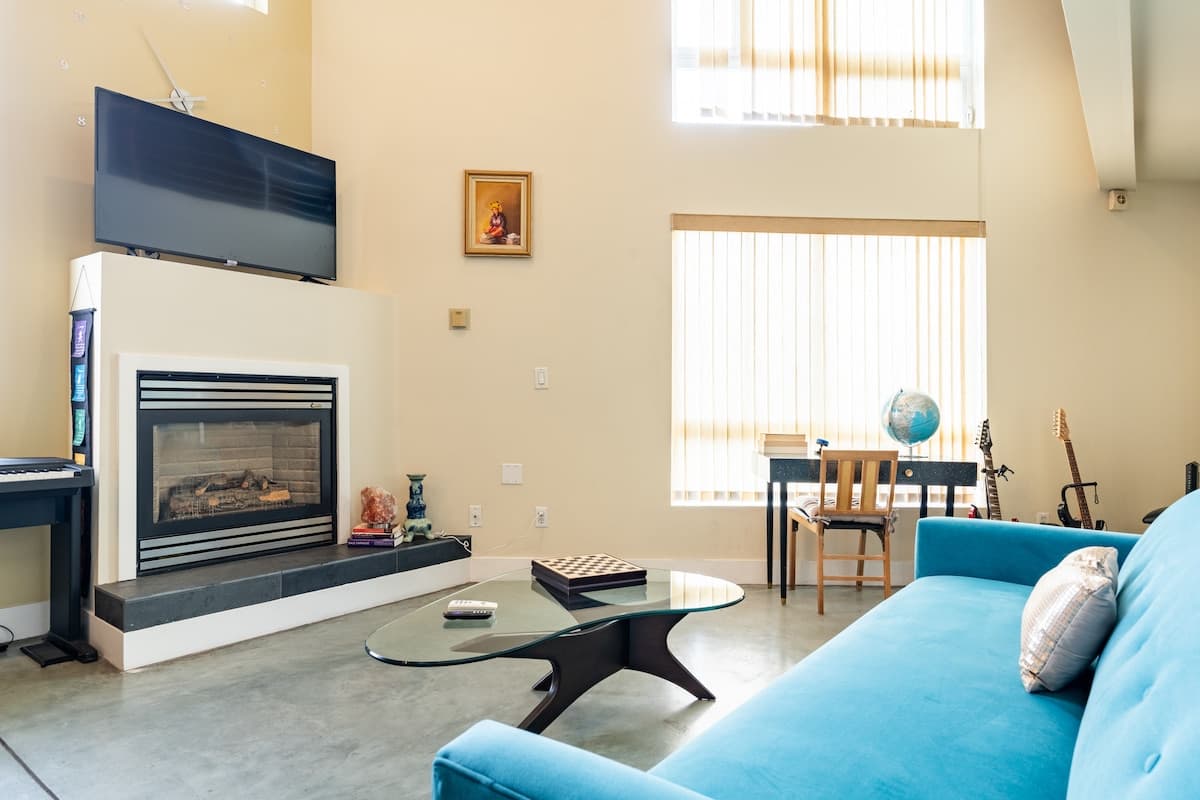 Modern 2B/2B Condo near SF | Free Secured Parking - Photo 3