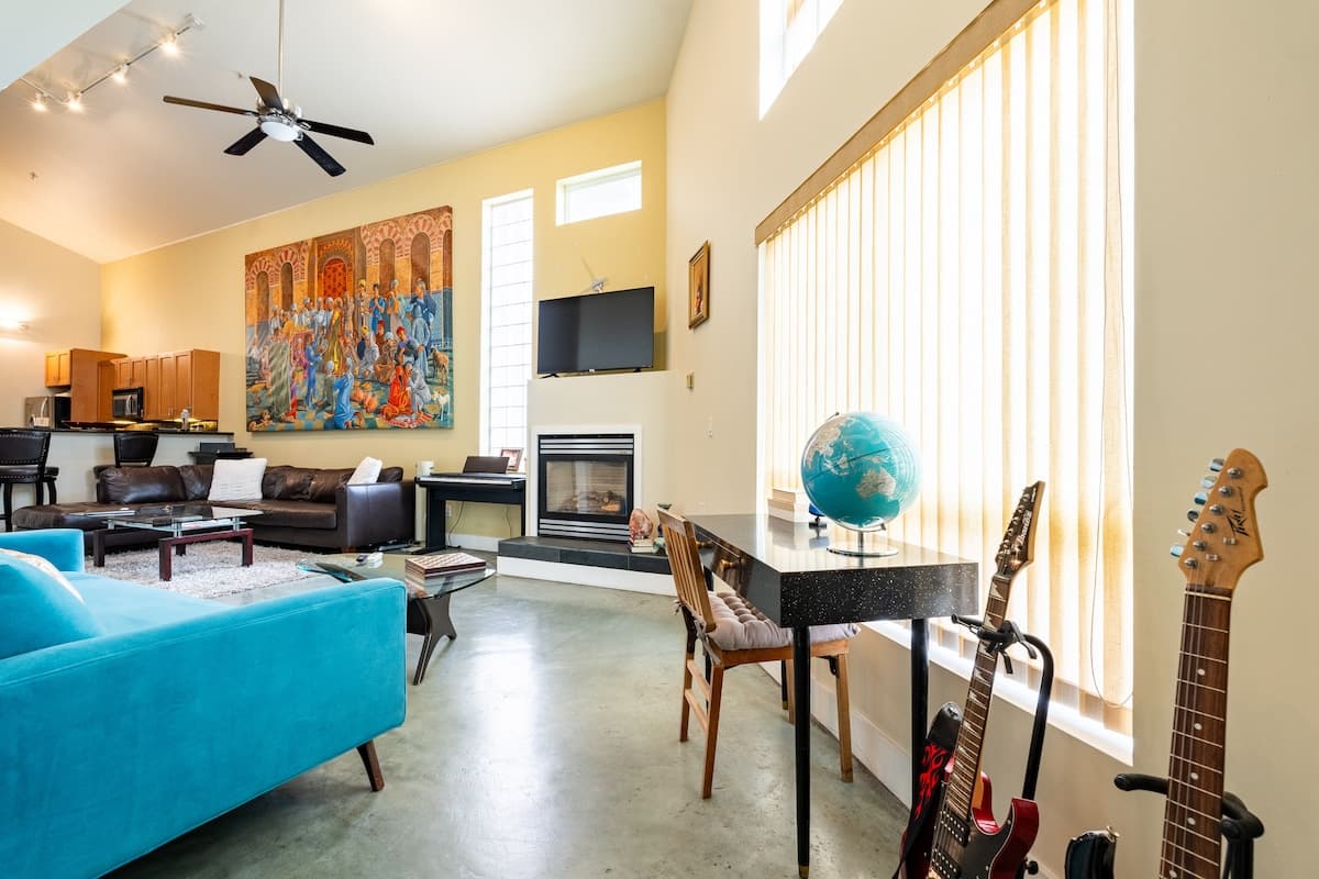 Modern 2B/2B Condo near SF | Free Secured Parking - Photo 2