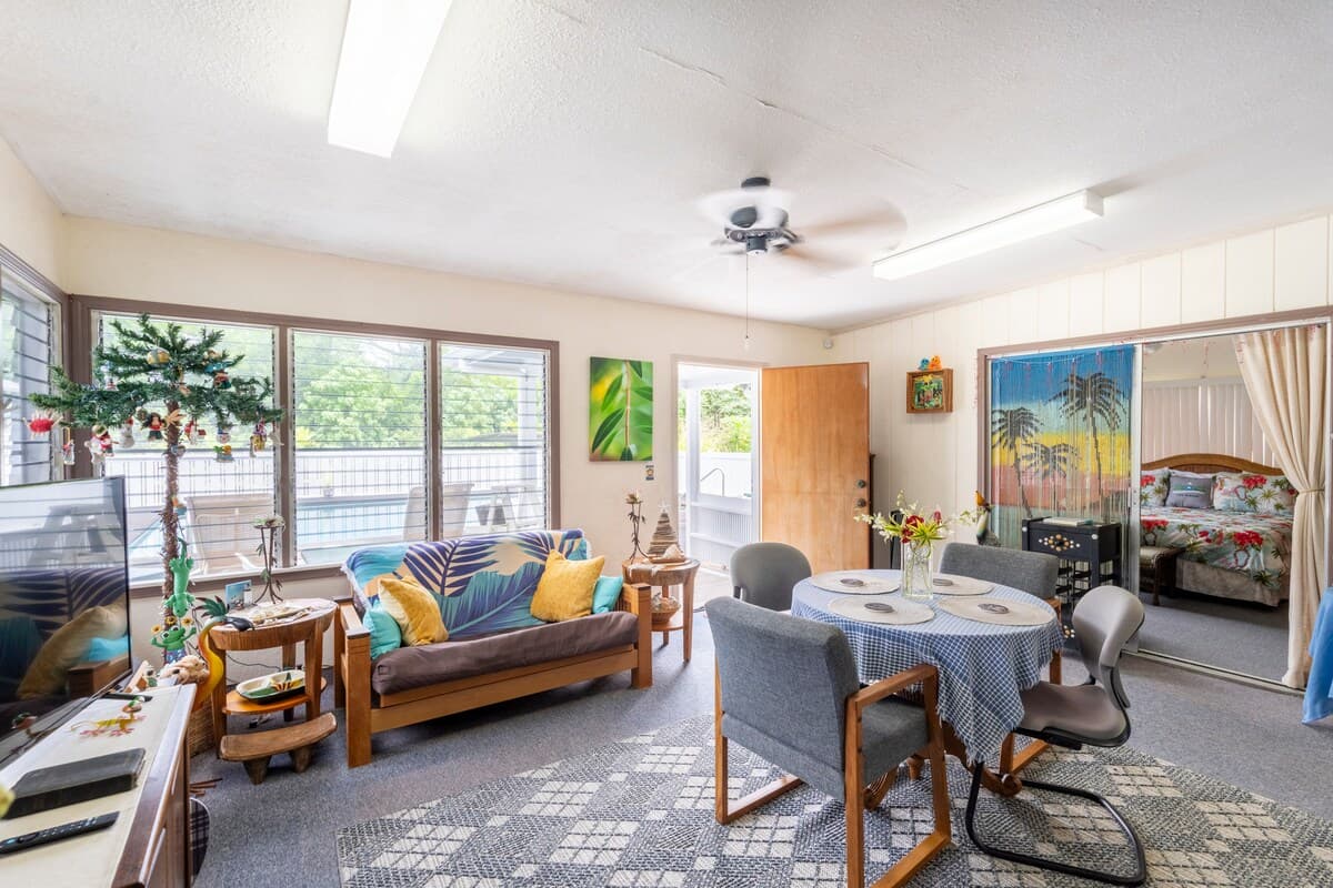 Home in Hilo · ★4.93 · 1 bedroom · 1 bed · 1 private bath - Photo 2