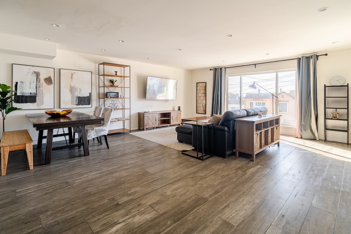 Quiet 2BR Suite with Free Parking & Deck - Photo 5