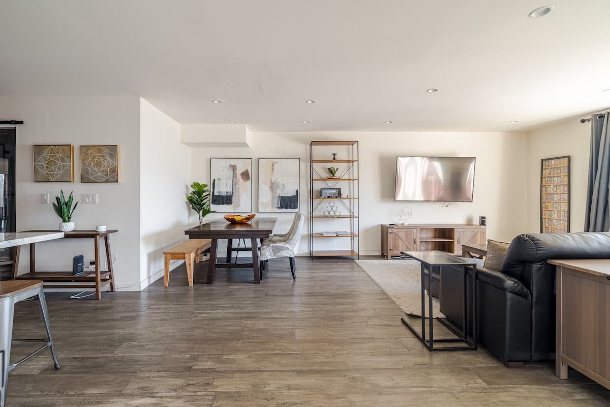 Quiet 2BR Suite with Free Parking & Deck - Photo 4
