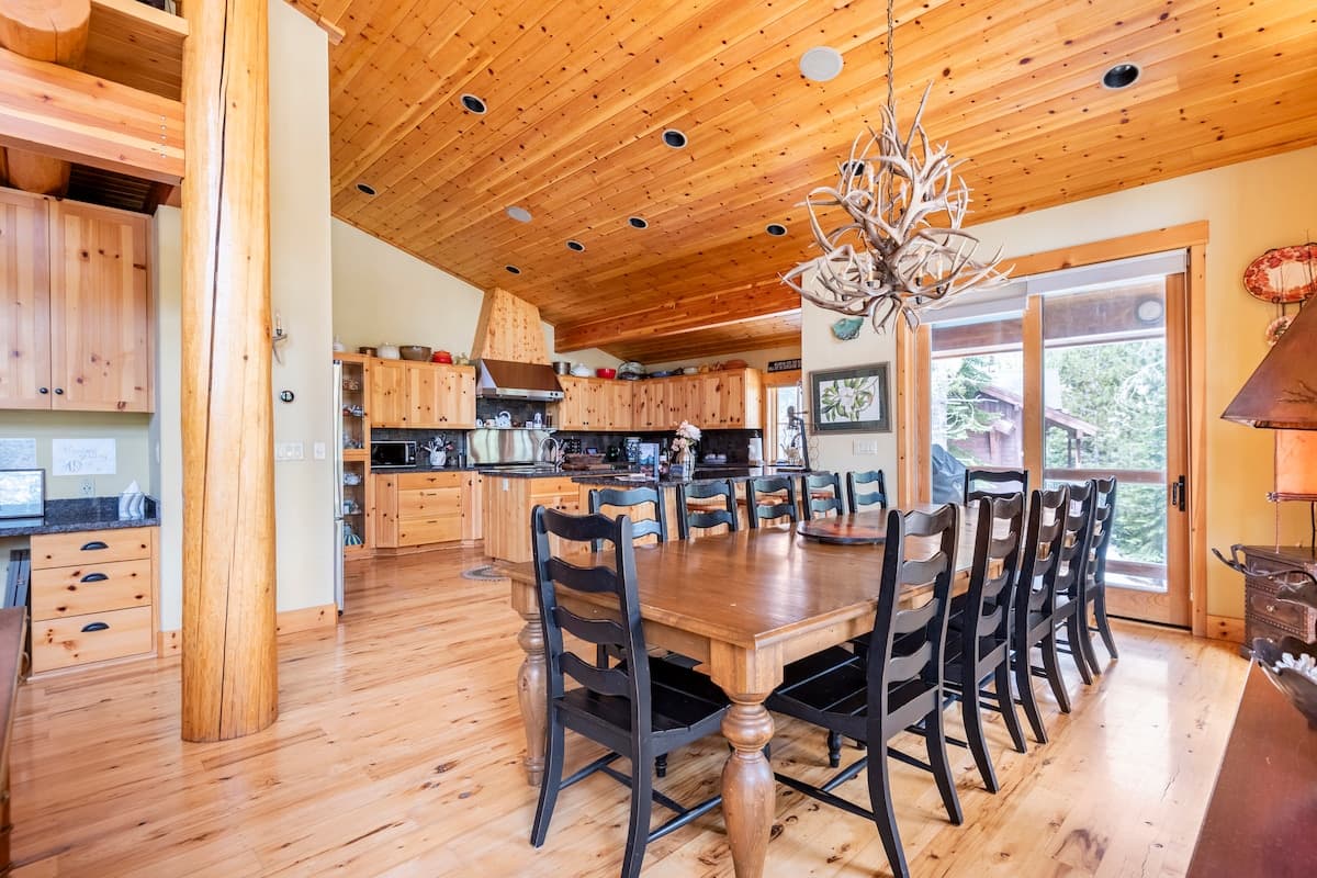 Luxury Swiss Chalet with Hot Tub & Creek Views - Photo 2