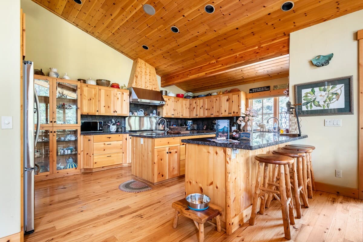 Luxury Swiss Chalet with Hot Tub & Creek Views - Photo 5