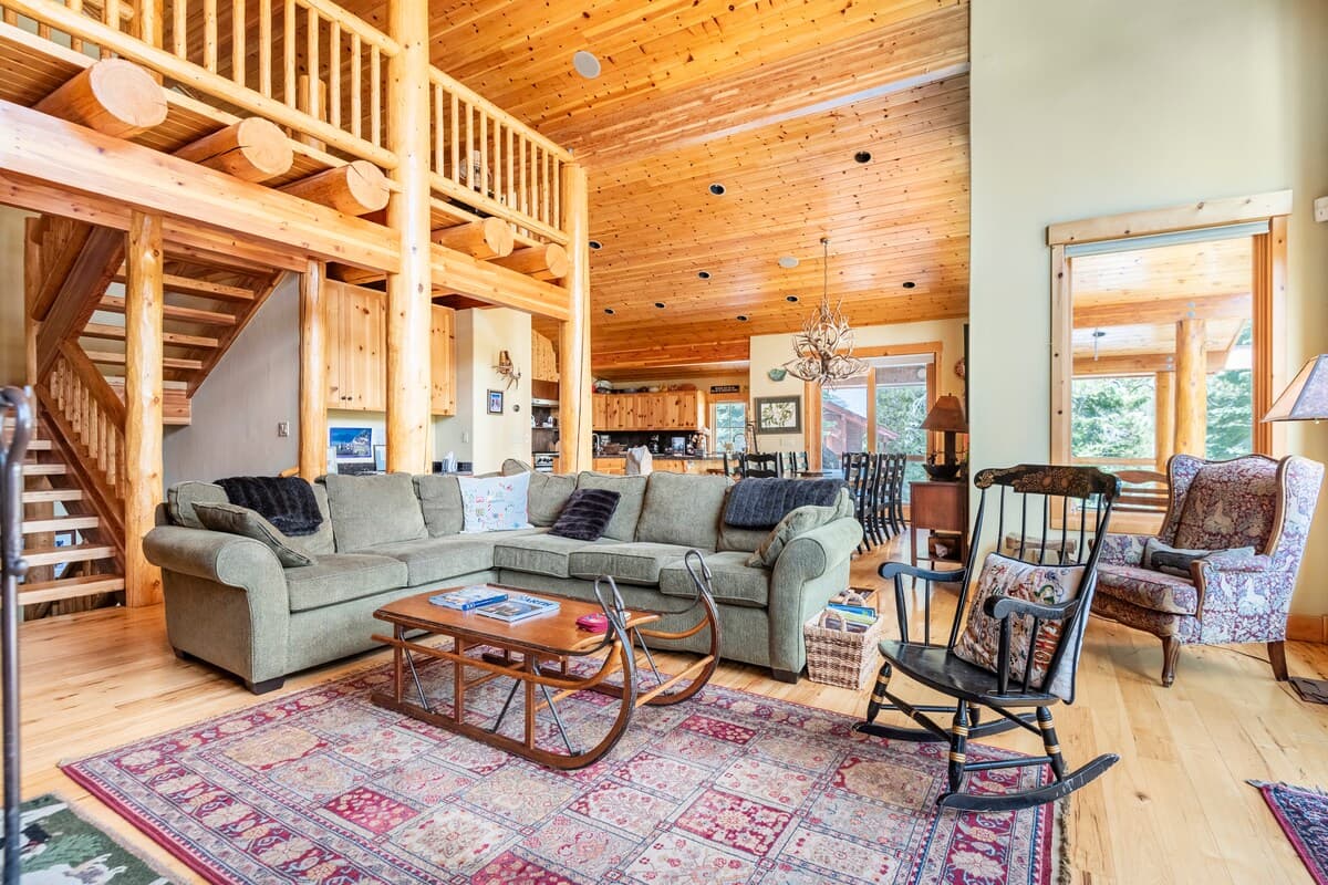 Luxury Swiss Chalet with Hot Tub & Creek Views - Photo 4