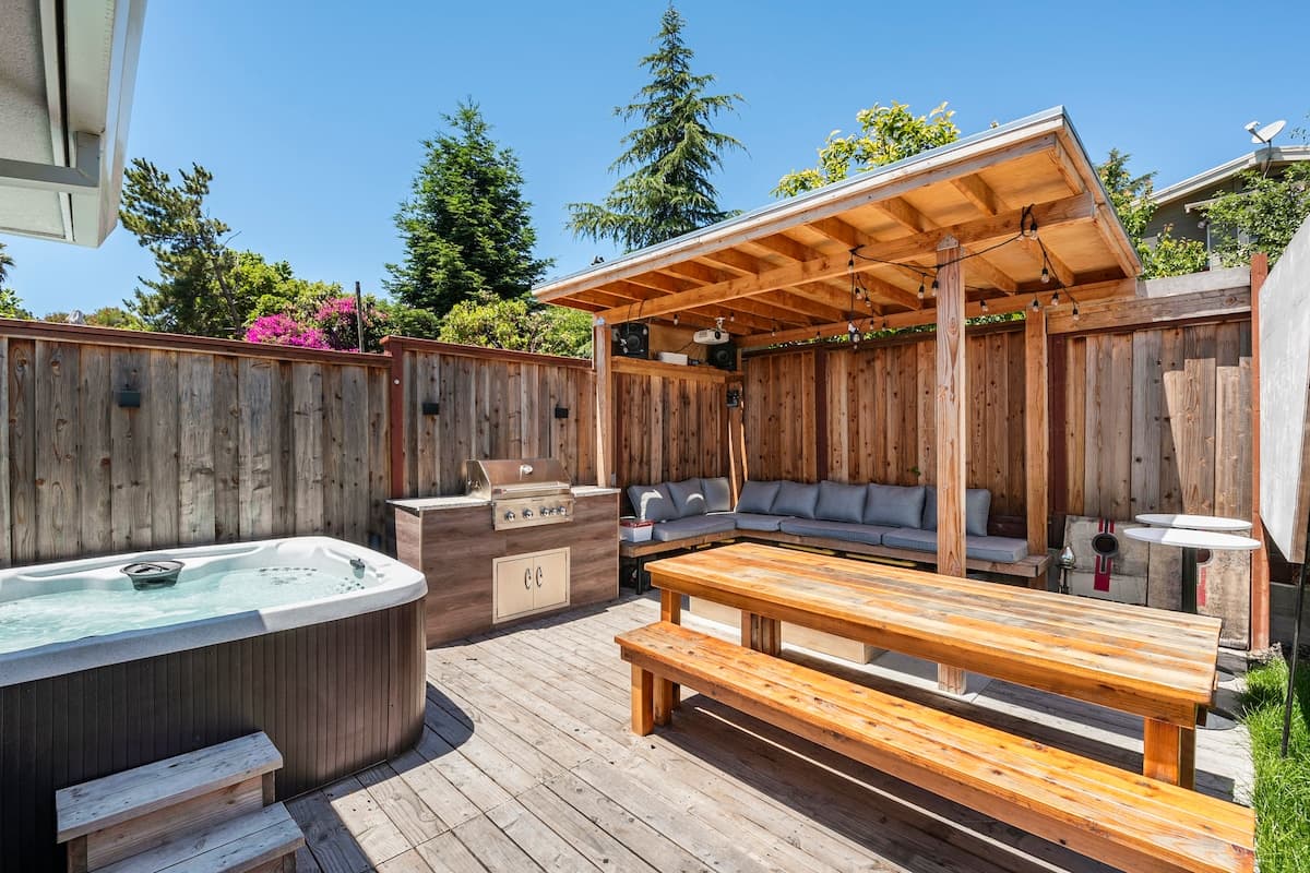 New Stylish Home w/ Hot Tub, Projector & Firepit - Photo 1