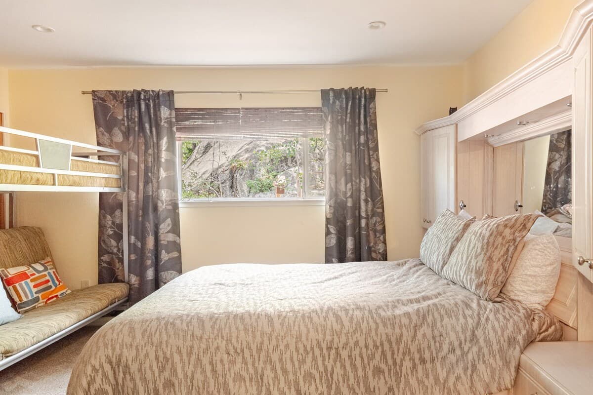 Rocky Point Nest Forest-Backed Mountain Home - Photo 2