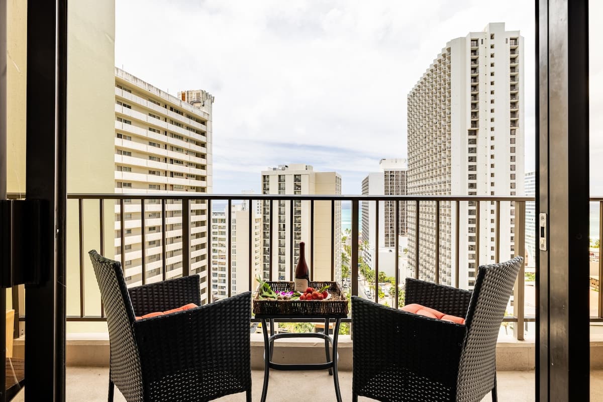 5 Min Walk to Beach, Kitchen, $0 Cleaning/Parking - Photo 4