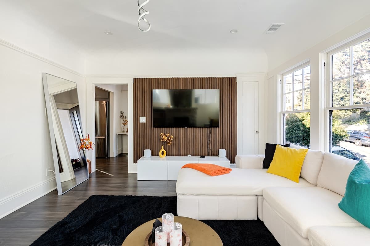 Modern 3BR with Private Deck & Fireplace - Photo 3