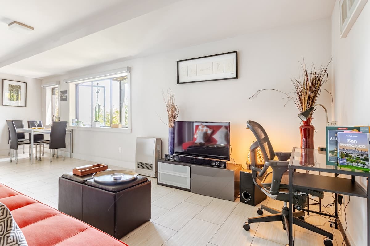 Bay & Vineyard Views, BBQ Patio, Potrero Hill Gem - Photo 2