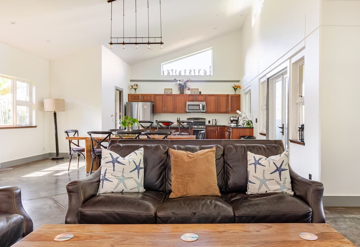 Home in Pepeekeo · ★4.88 · 3 bedrooms · 4 beds · 2.5 baths - Photo 3