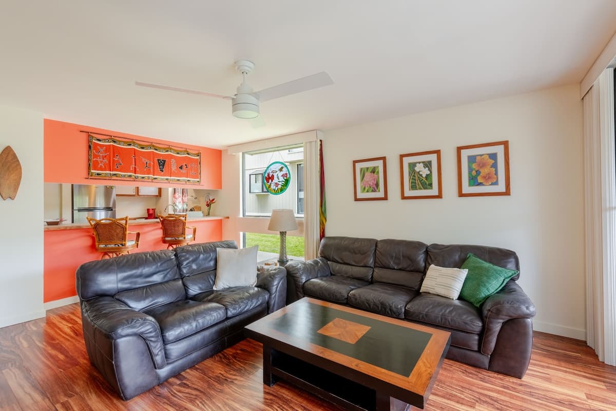 Ideal Location, in Town, Clean and Convenient - Photo 5