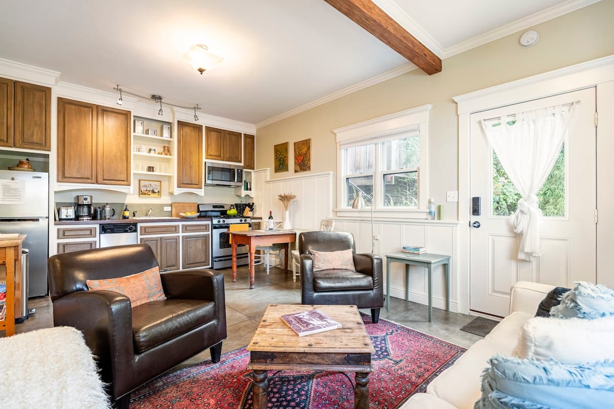 Lovely 1/bed garden Apt with View - Photo 1