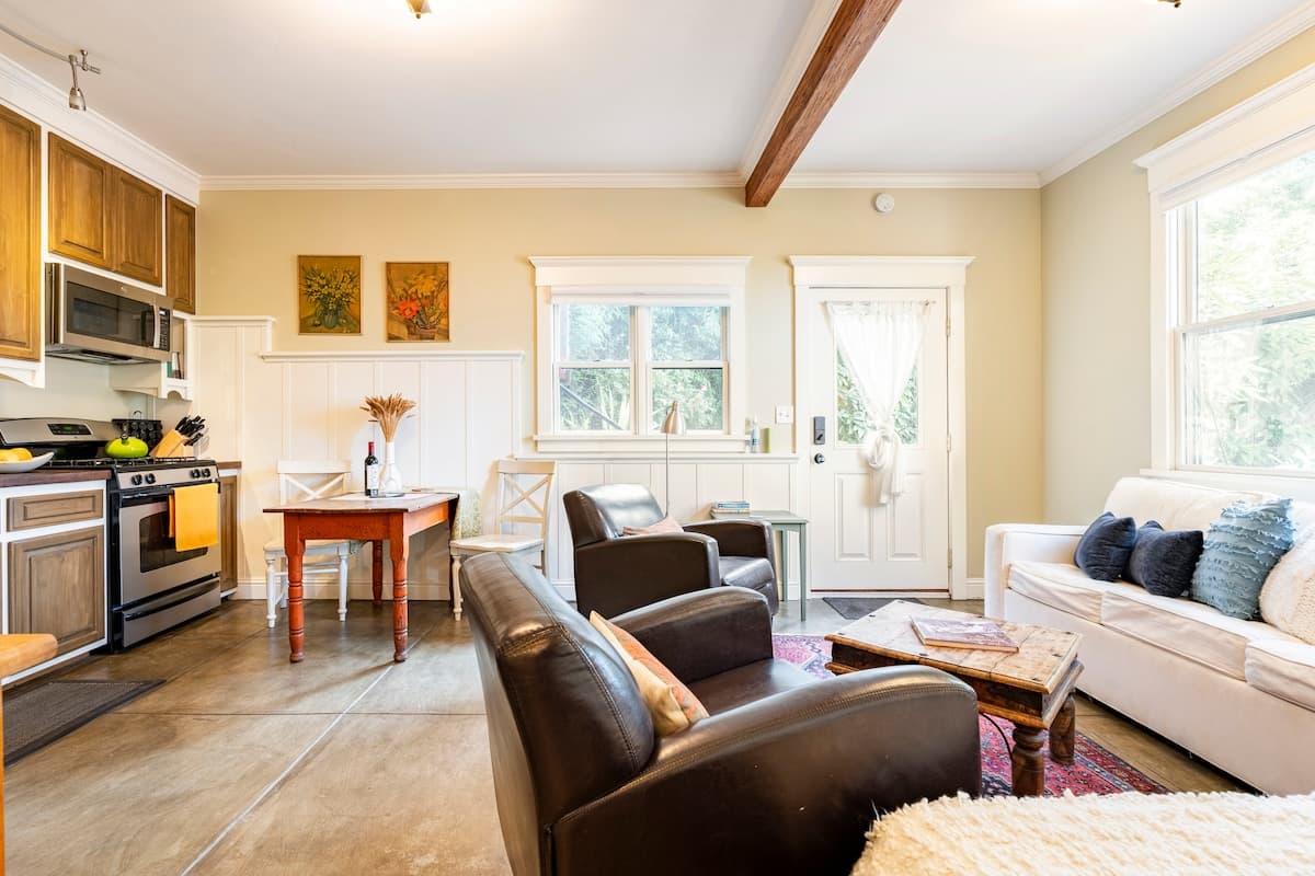 Lovely 1/bed garden Apt with View - Photo 3