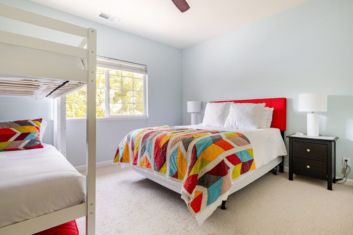 Sonoma Pool Oasis Near Square, 4BR/3BA - Photo 3