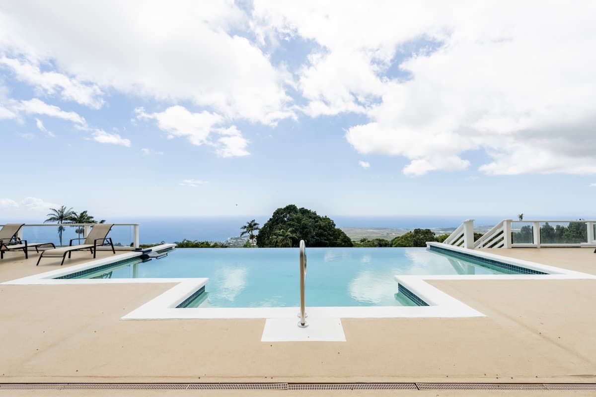 Home in Holualoa · ★4.84 · 2 bedrooms · 5 beds · 2 private baths - Photo 4