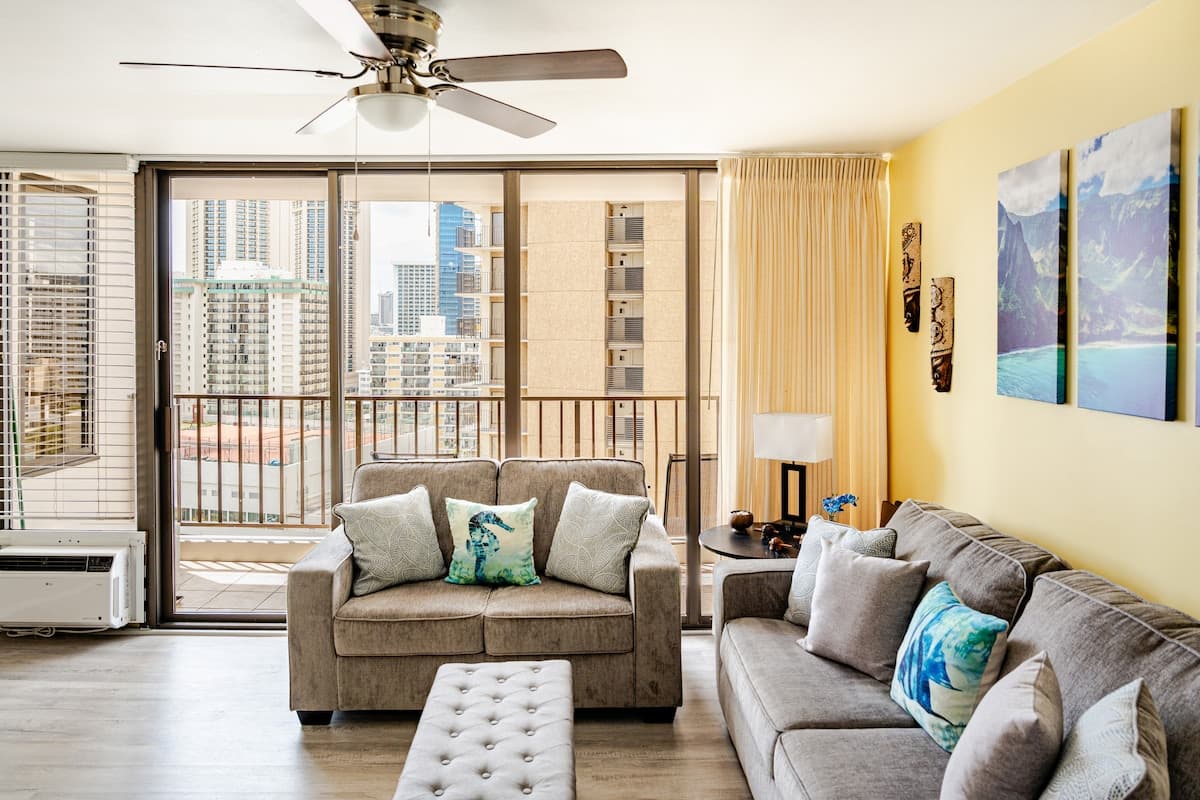 Condo in Honolulu · ★4.9 · 1 bedroom · 3 beds · 1 private bath - Photo 4