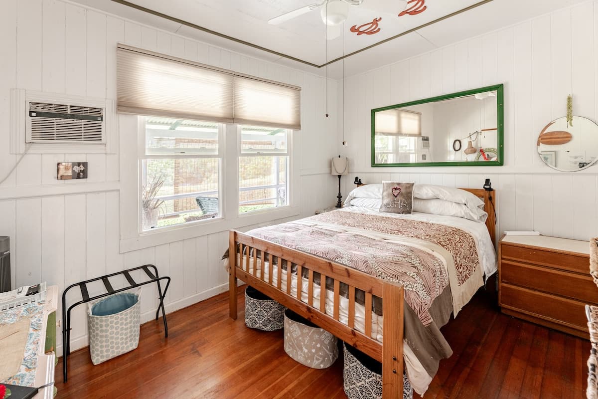 Guesthouse in Hilo · ★4.91 · 1 bedroom · 1 bed · 1.5 baths - Photo 5