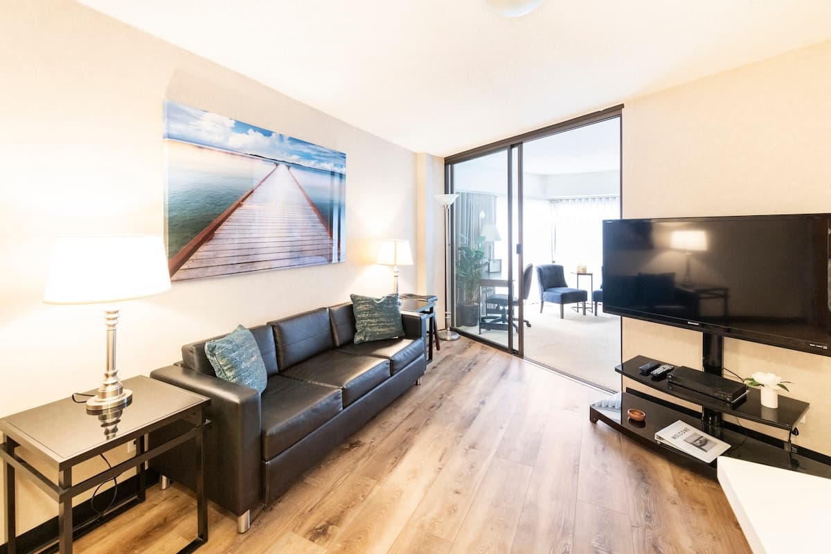 Condo in Honolulu · ★4.9 · 1 bedroom · 2 beds · 1 private bath - Photo 1