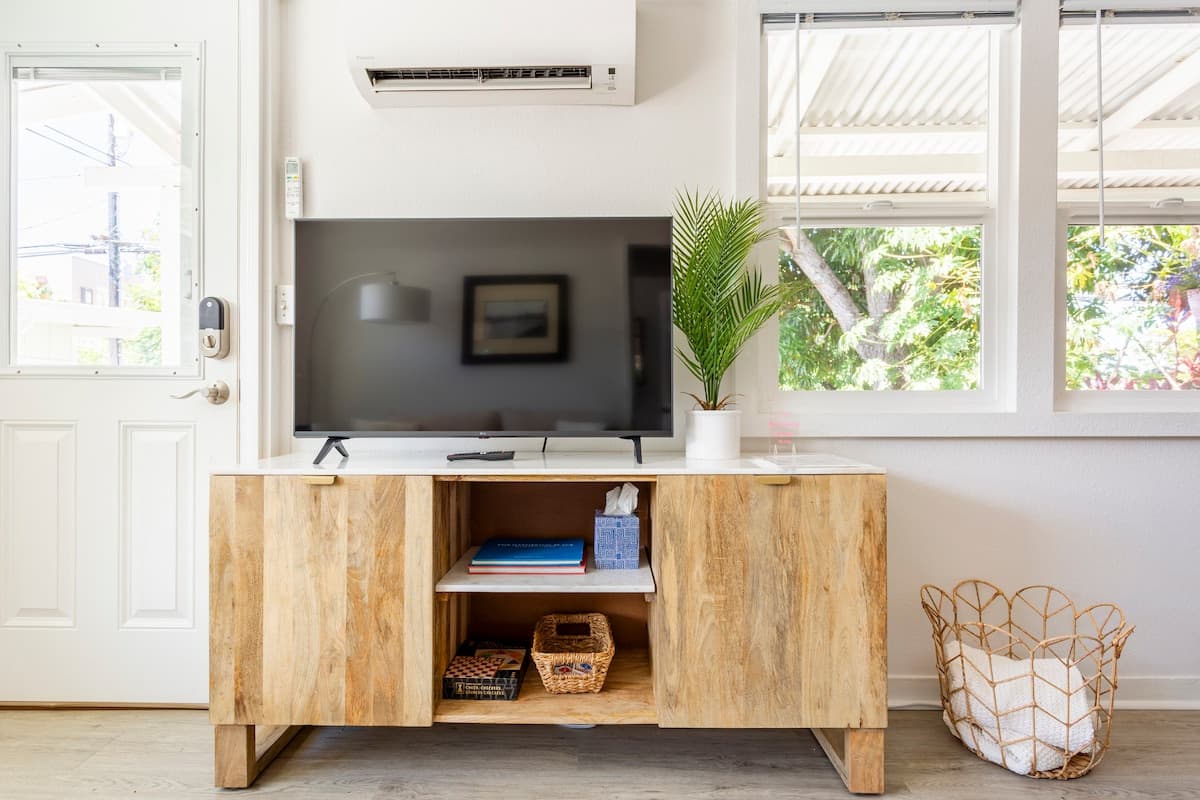 Bungalow A • Cozy 1‑Bed • Cold A/C Across Beach - Photo 5