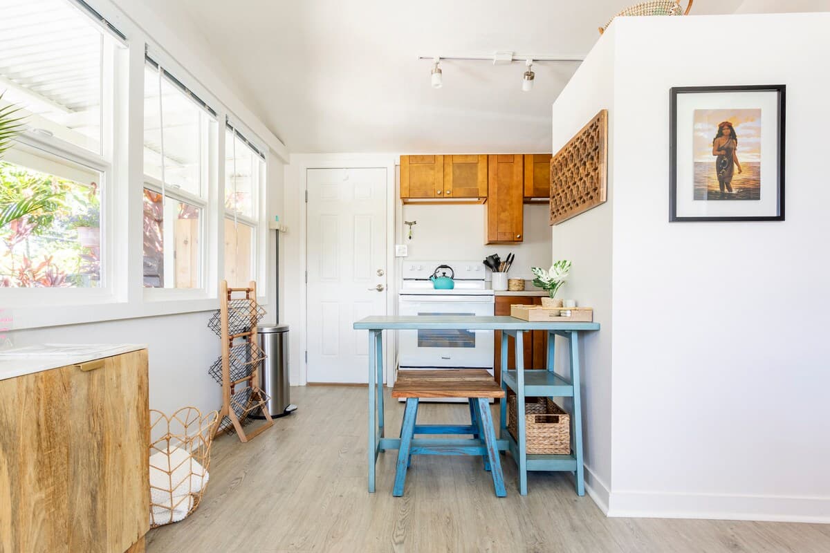 Bungalow A • Cozy 1‑Bed • Cold A/C Across Beach - Photo 3