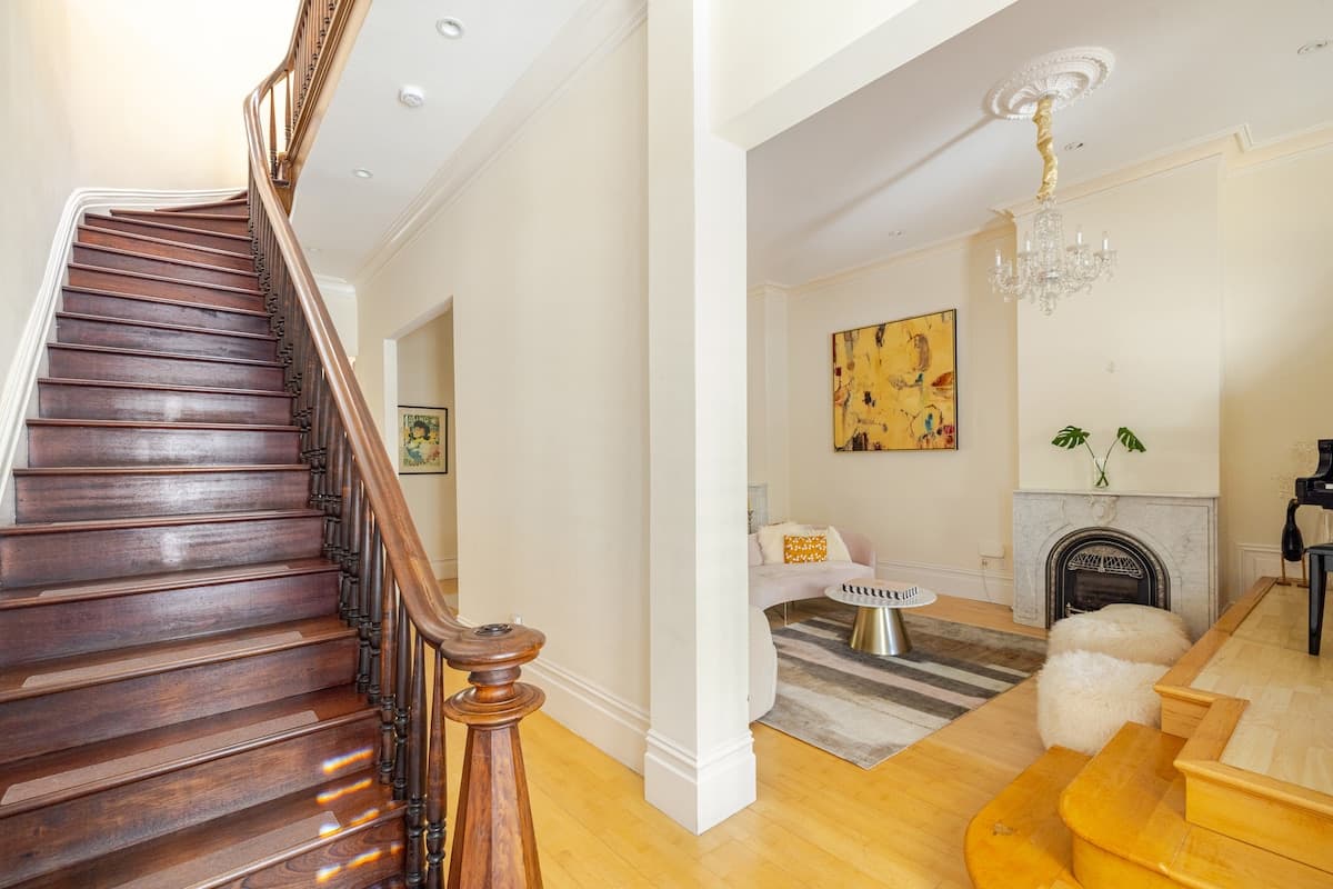 Spacious 4500 Sq Ft Home with Rooftop Deck - Photo 4