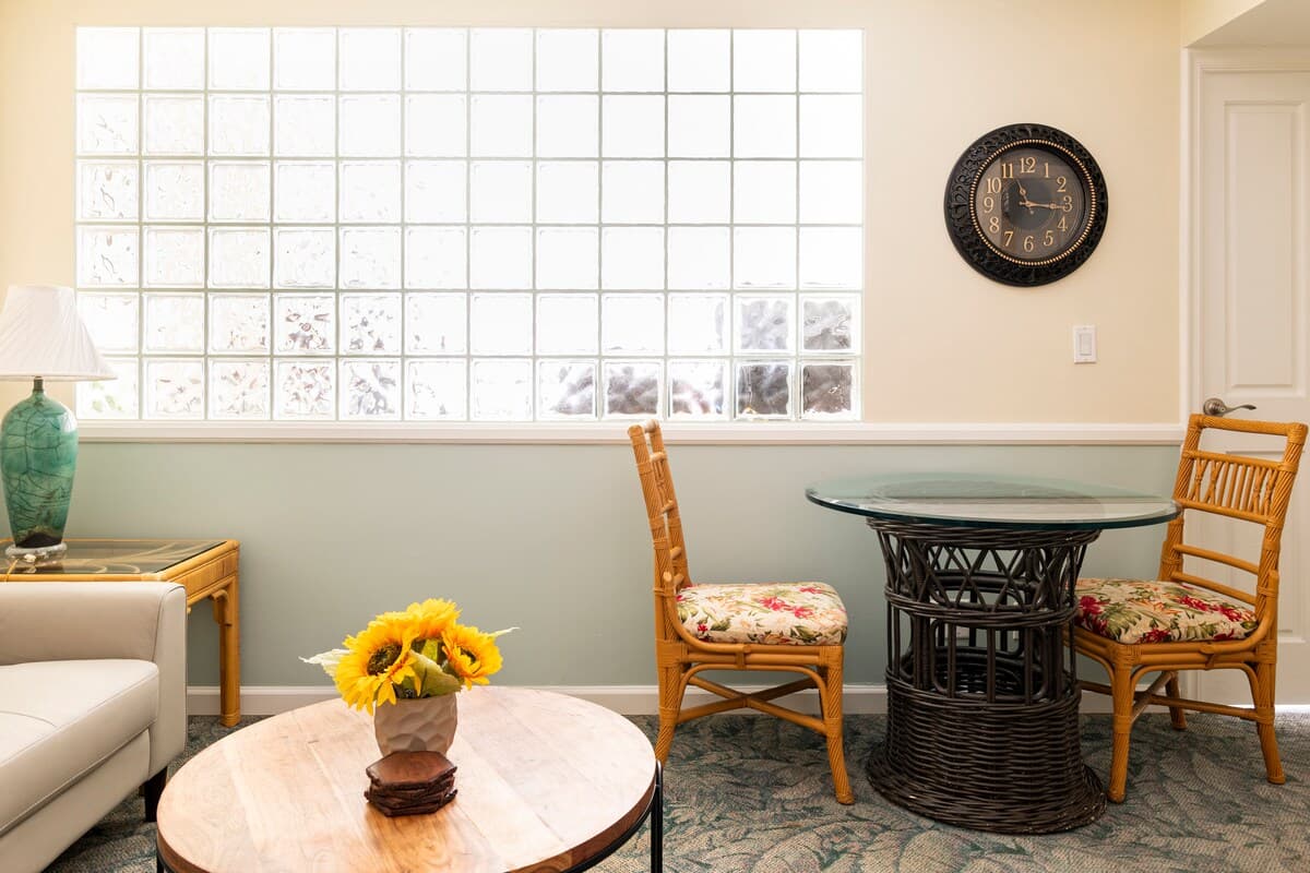Spacious Downtown 1-Bedroom Condo - FREE Parking - Photo 4
