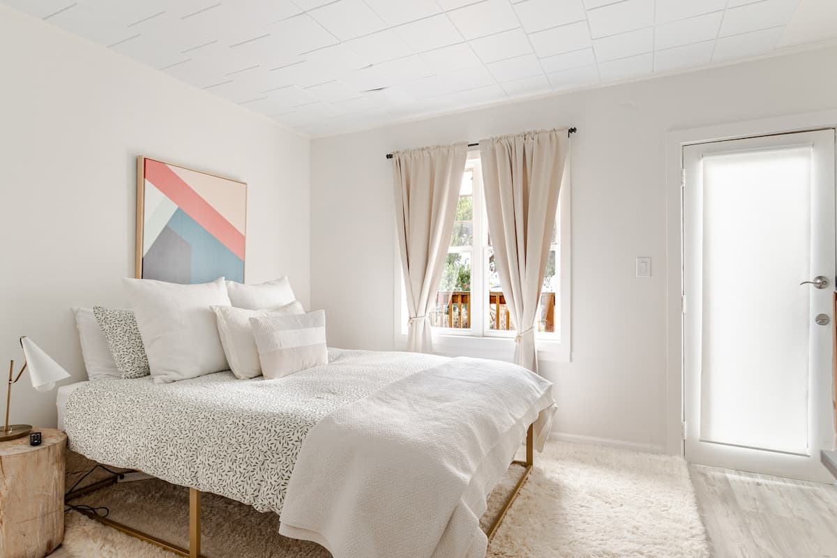 Modern Sunnyside Apartment/Remote work friendly - Photo 1