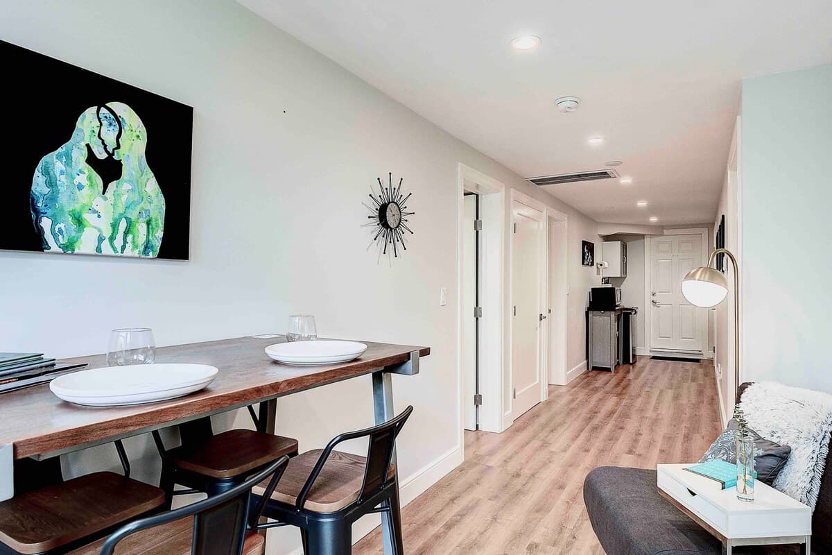 Two Bedroom SF Suite with Private Entrance - Photo 2