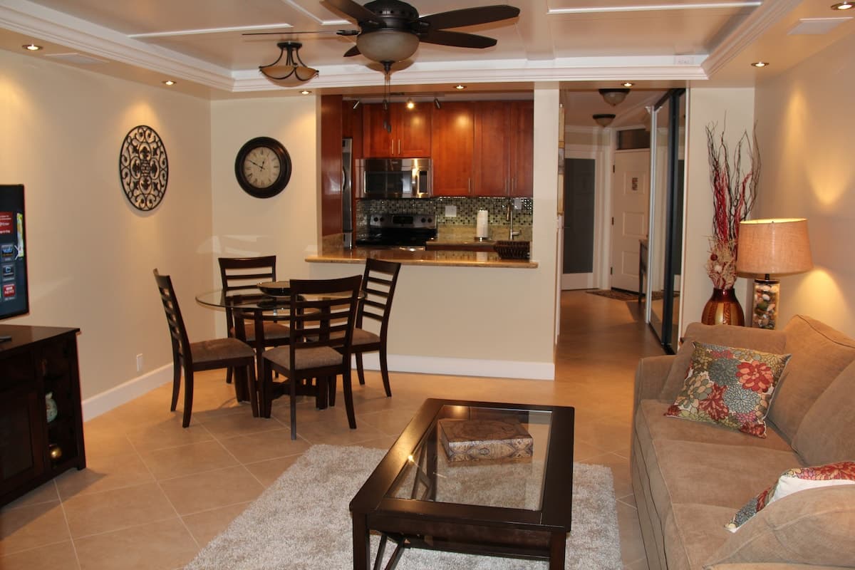 Condo in Kihei · ★4.98 · 1 bedroom · 2 beds · 1 bath - Photo 2