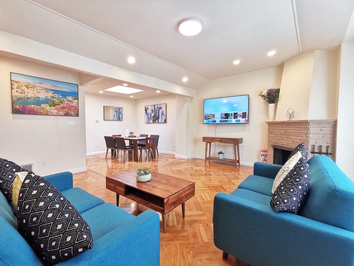 Private Upper Level, 3BR/3BA Near BART - Photo 1