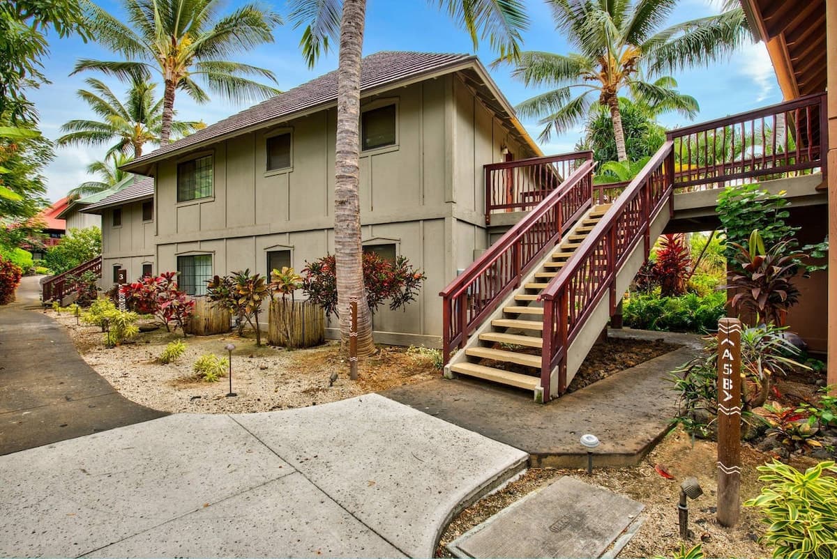 Condo in Kailua-Kona · ★4.81 · 2 bedrooms · 2 beds · 2 baths - Photo 3