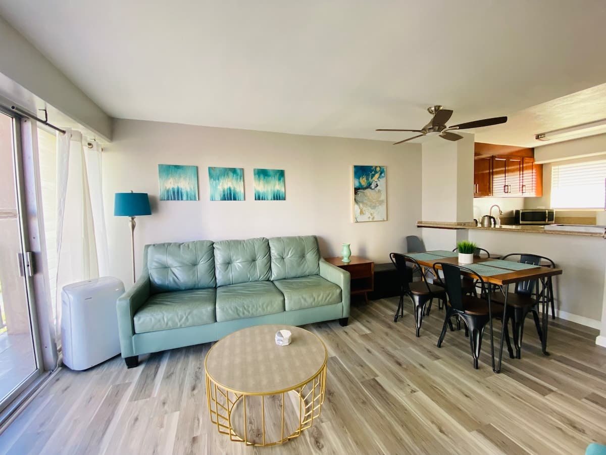 Waikiki 2 Bedroom Condo - Photo 2